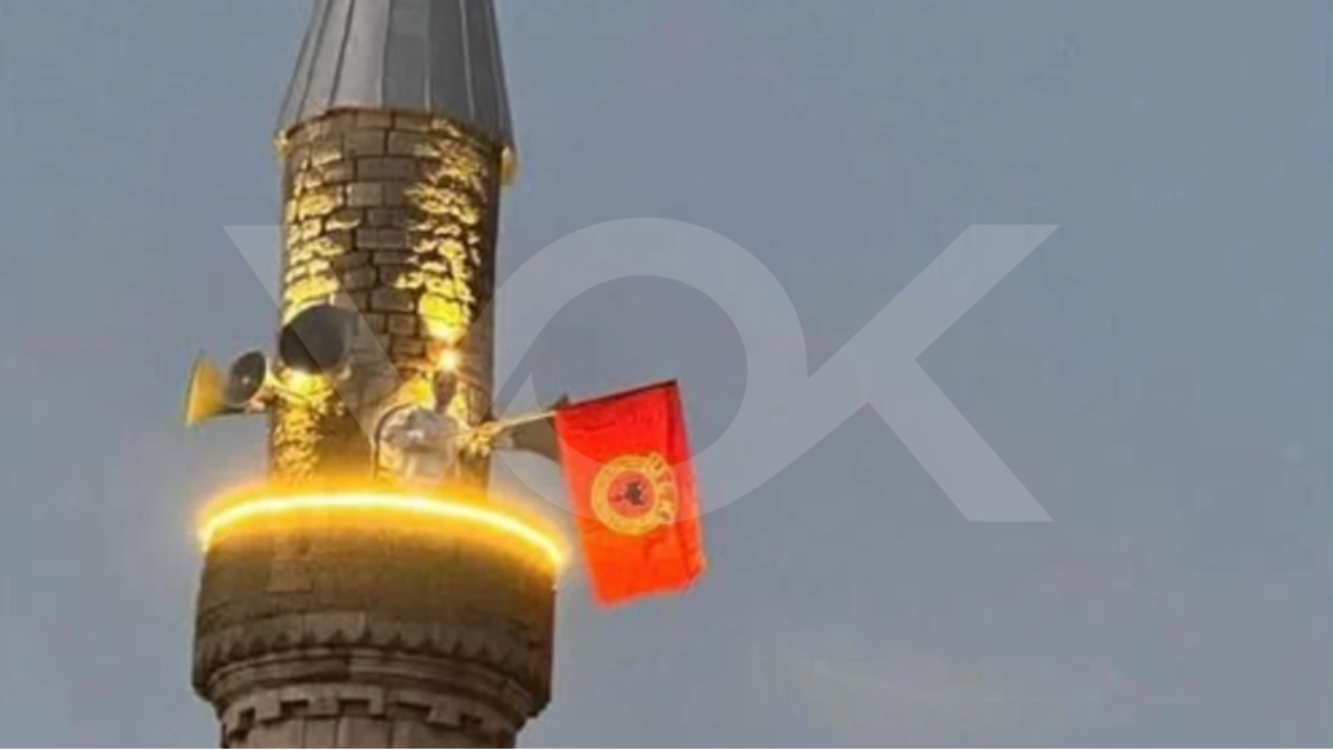 BIK vendos flamurin e UÇK-së në institucionet dhe xhamitë e Kosovës