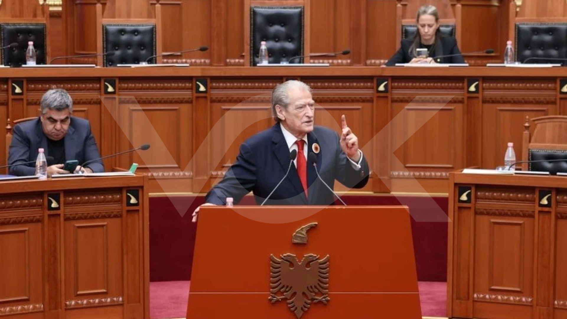 Kryetari i Partisë Demokratike të Shqipërisë, Sali Berisha, ka reaguar në Kuvend pas aktgjykimit të Gjykatës Speciale në Hagë ndaj ish-krerëve të UÇK-së, duke fajësuar presidentin e Serbisë, Aleksandar Vuçiq, dhe kryeministrin shqiptar, Edi Rama.