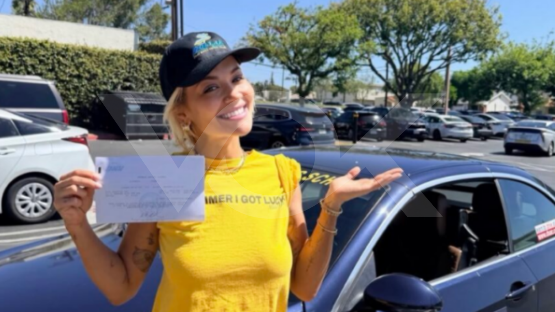 Pas 12 vitesh përpjekje, Rita Ora arrin të marrë patentën e vozitjes